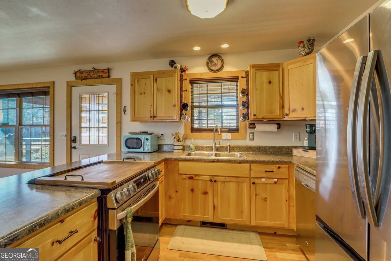 565 Ross Ridge Rd - Photo 5 of 33
