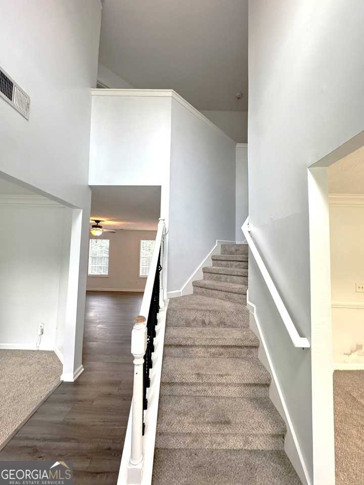 2121 Silva Ct - Photo 2 of 38