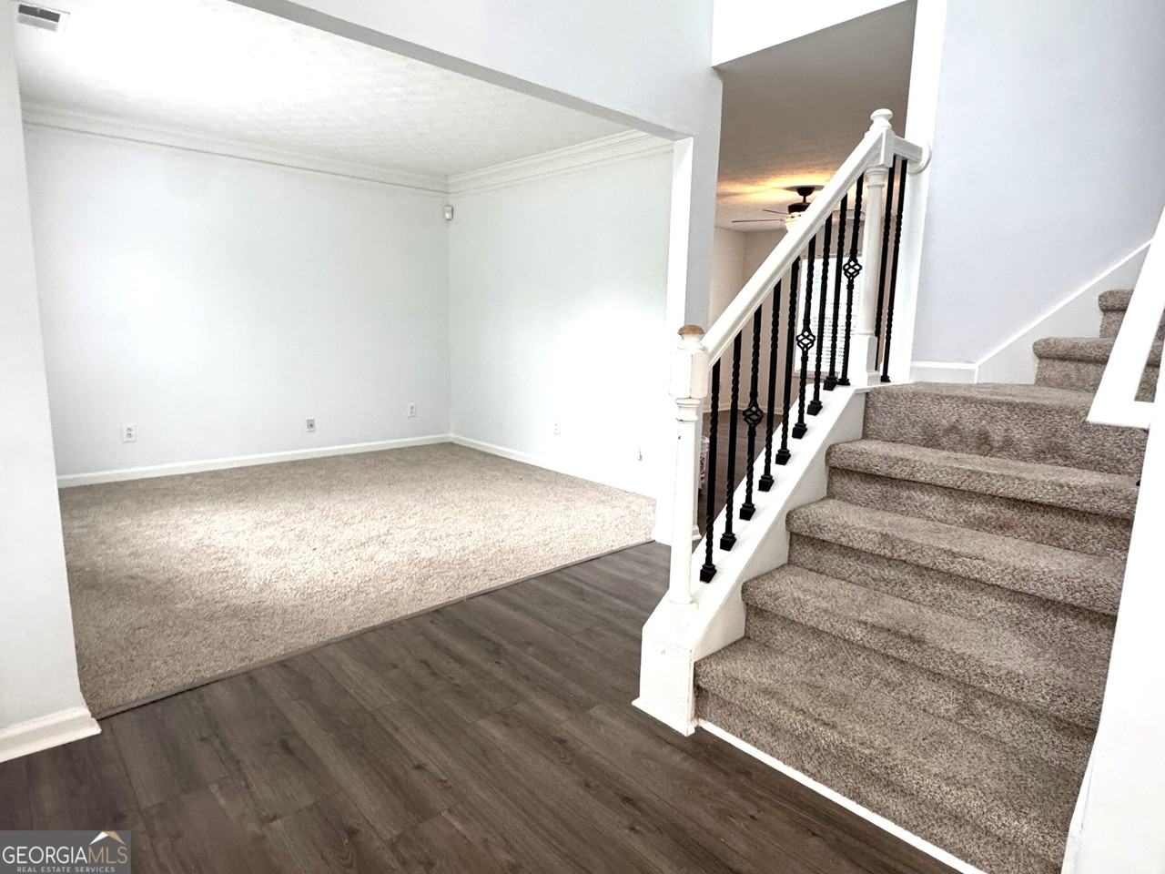 2121 Silva Ct - Photo 3 of 38