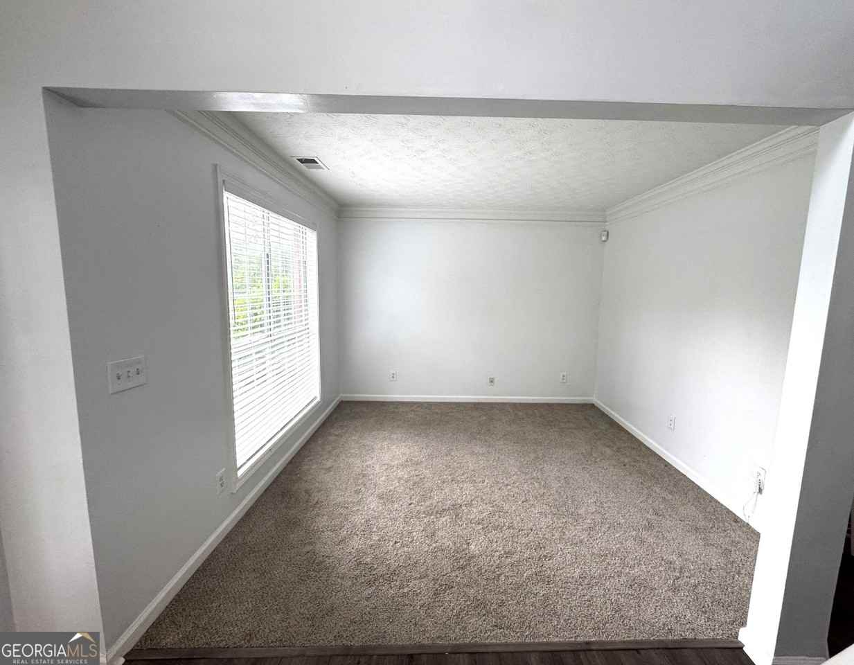 2121 Silva Ct - Photo 4 of 38