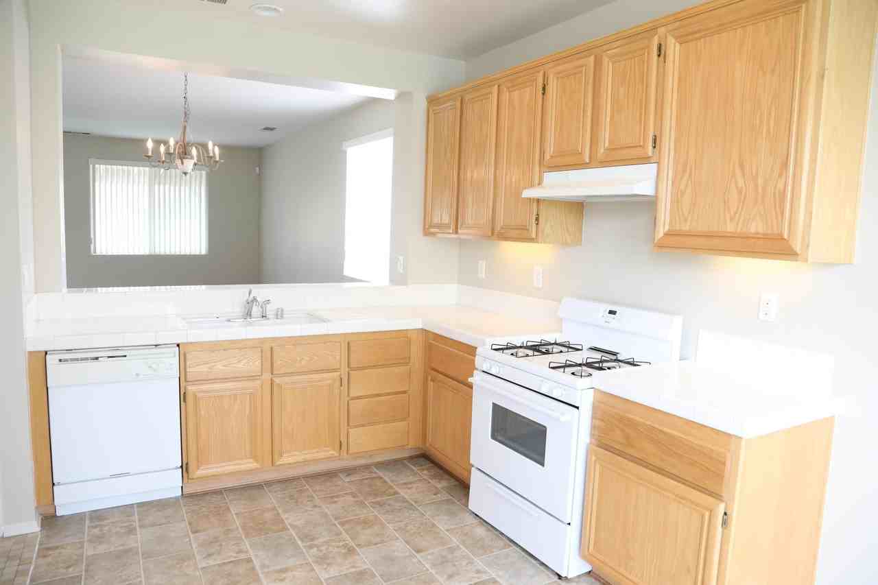 45713 Coventry Ct - Photo 2 of 19