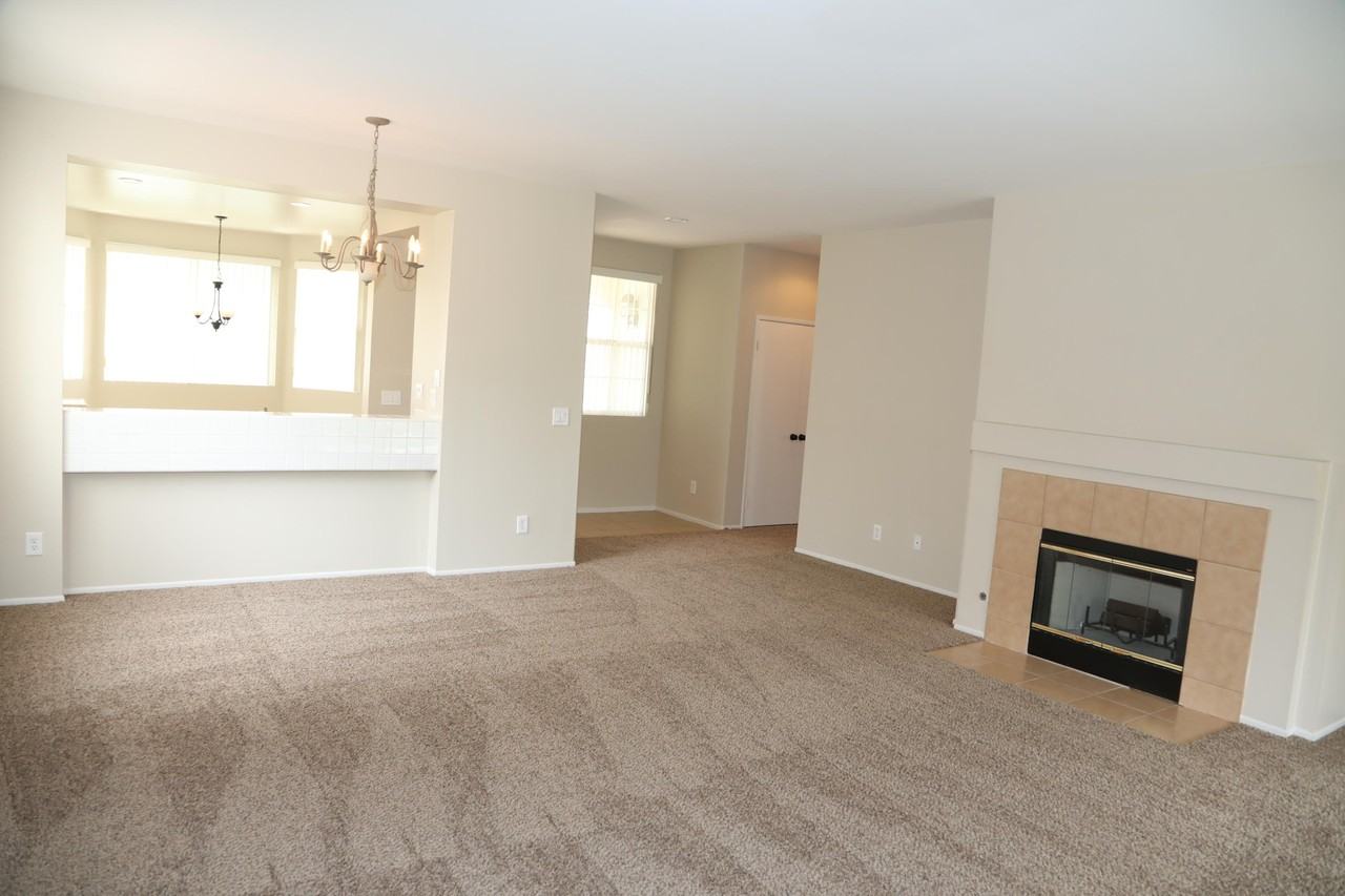 45713 Coventry Ct - Photo 6 of 19