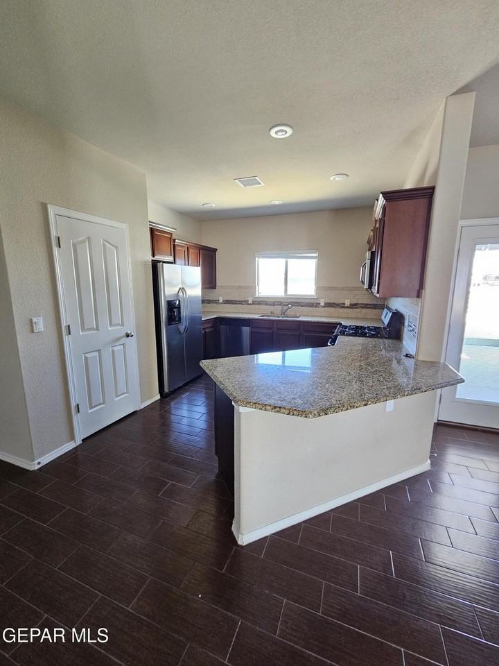 2217 Furtherpoint Pl - Photo 7 of 28