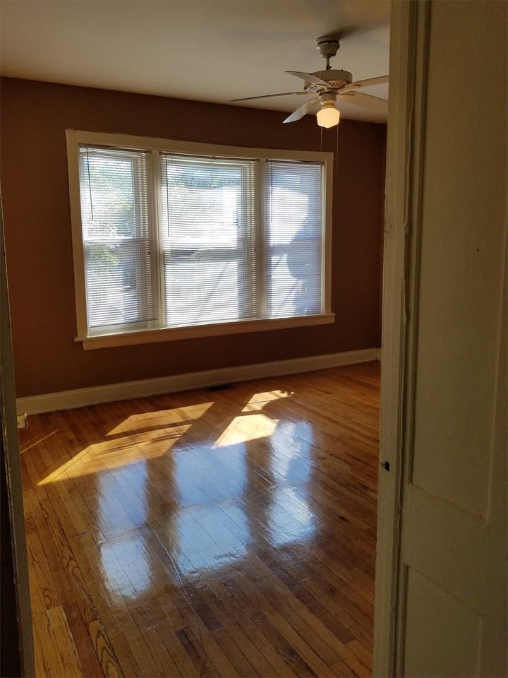 909 W 76th St #909-1 - Photo 2 of 10