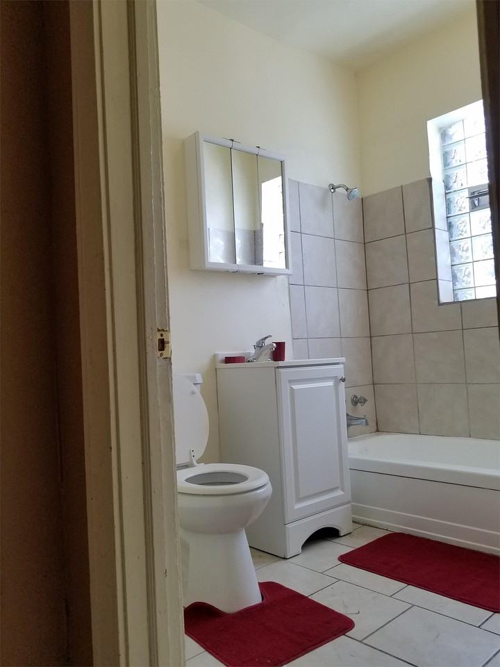 909 W 76th St #909-1 - Photo 5 of 10
