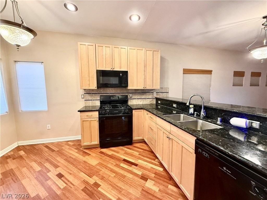 10529 Allthorn Ave - Photo 4 of 9
