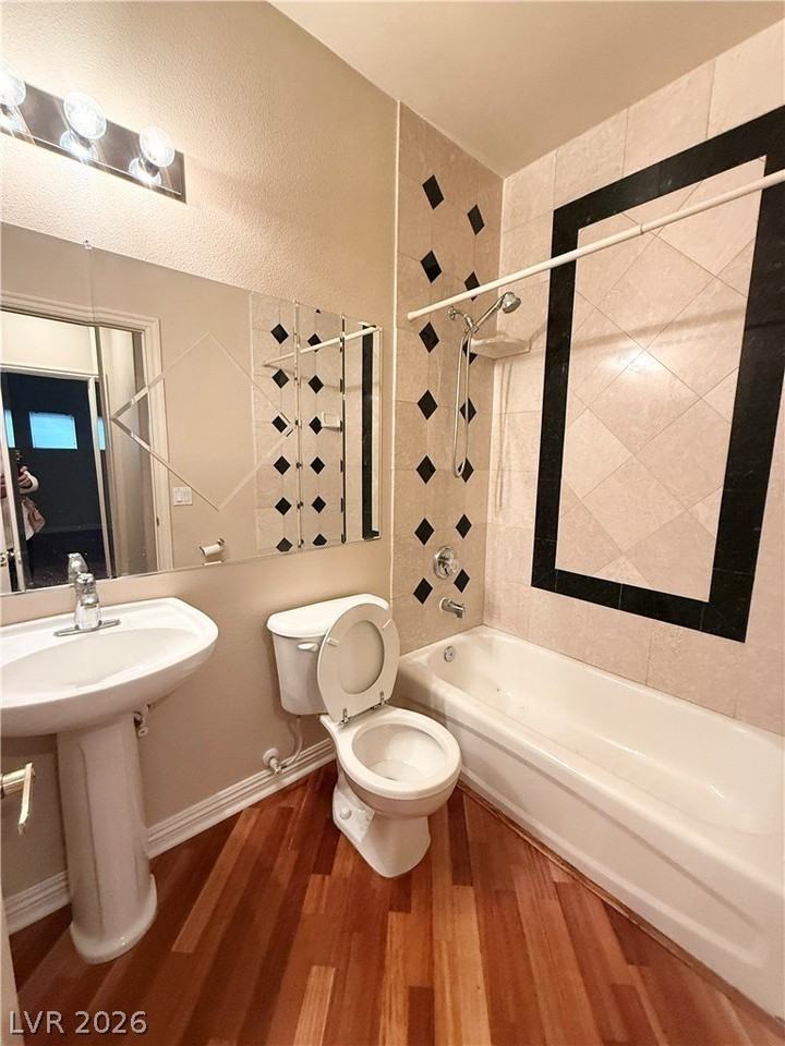 10529 Allthorn Ave - Photo 7 of 9