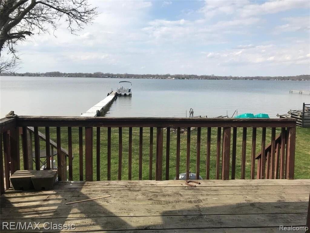 381 E Shore Dr - Photo 3 of 19