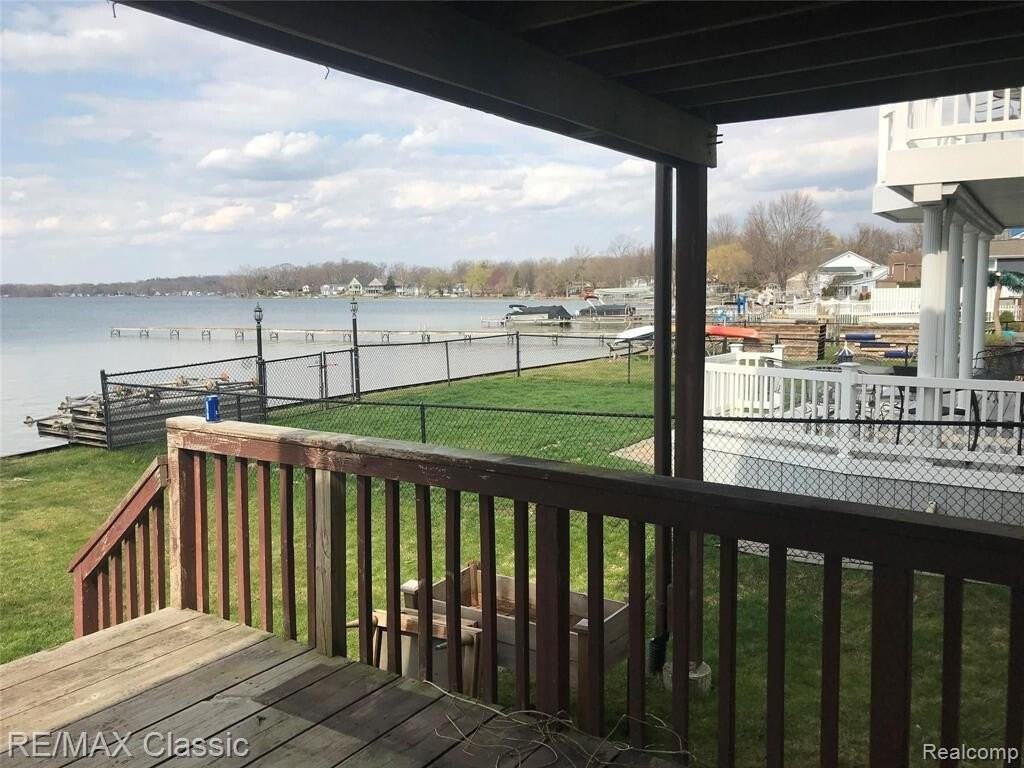 381 E Shore Dr - Photo 4 of 19