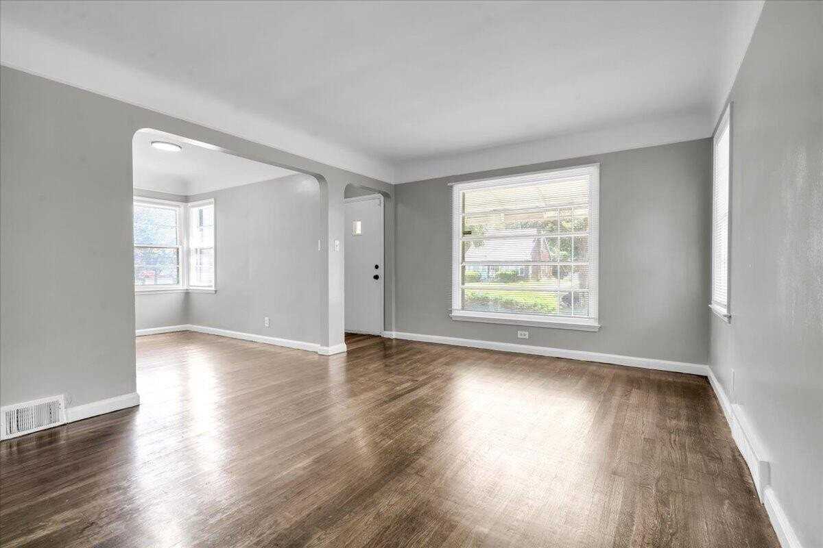 11577 Somerset Ave - Photo 3 of 29