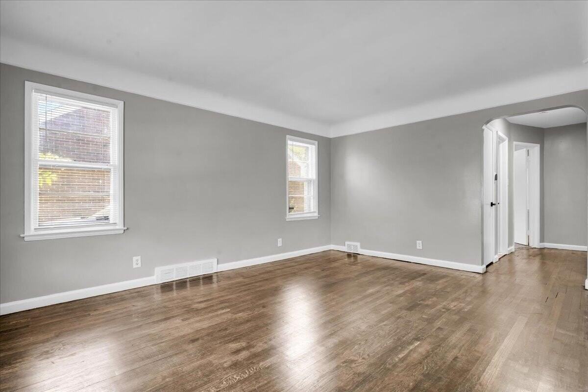 11577 Somerset Ave - Photo 6 of 29