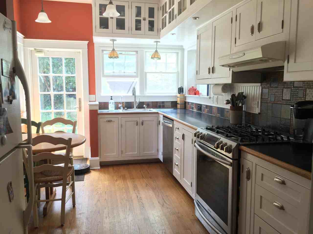 1055 Lincoln Ave - Photo 2 of 14