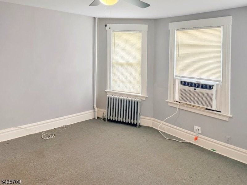 391 Glenwood Ave - Photo 4 of 7