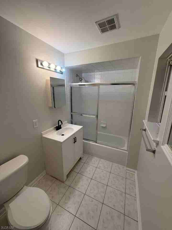901 Stuyvesant Ave Apt 110 #110 - Photo 6 of 9