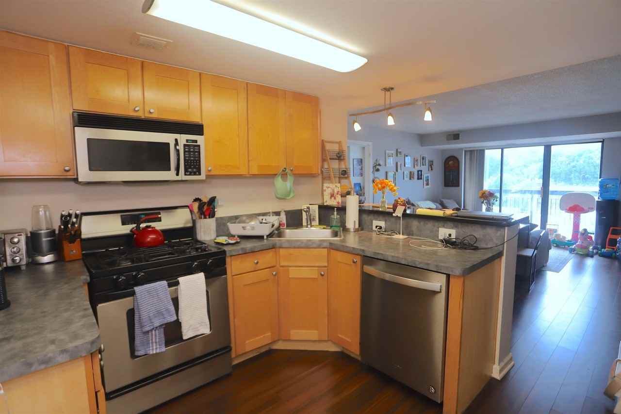 700 1st St #10T - Photo 3 of 27