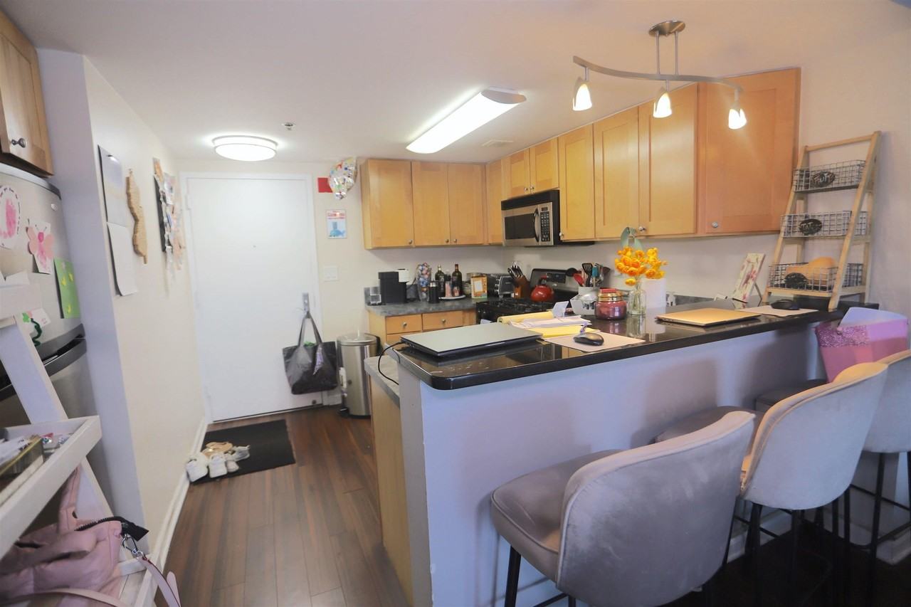 700 1st St #10T - Photo 5 of 27