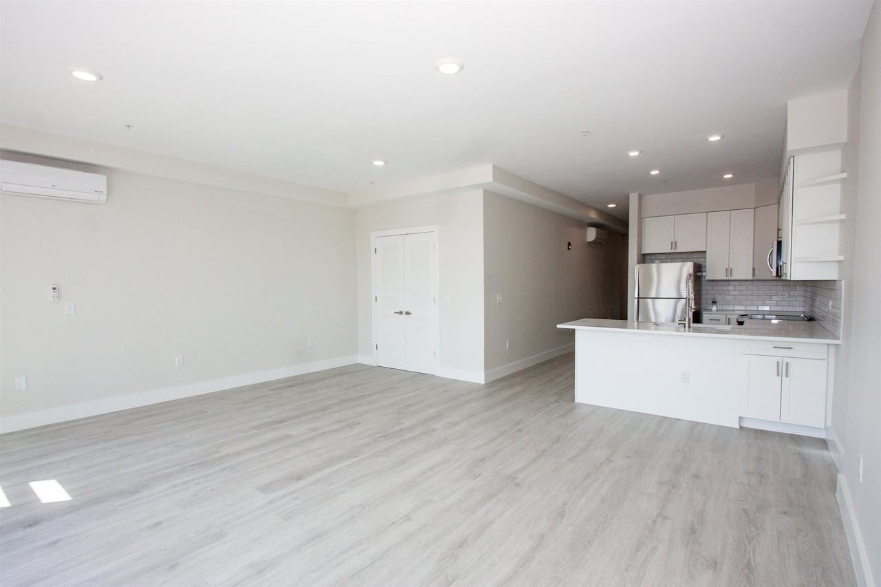 141 Newark Ave #5S - Photo 6 of 18