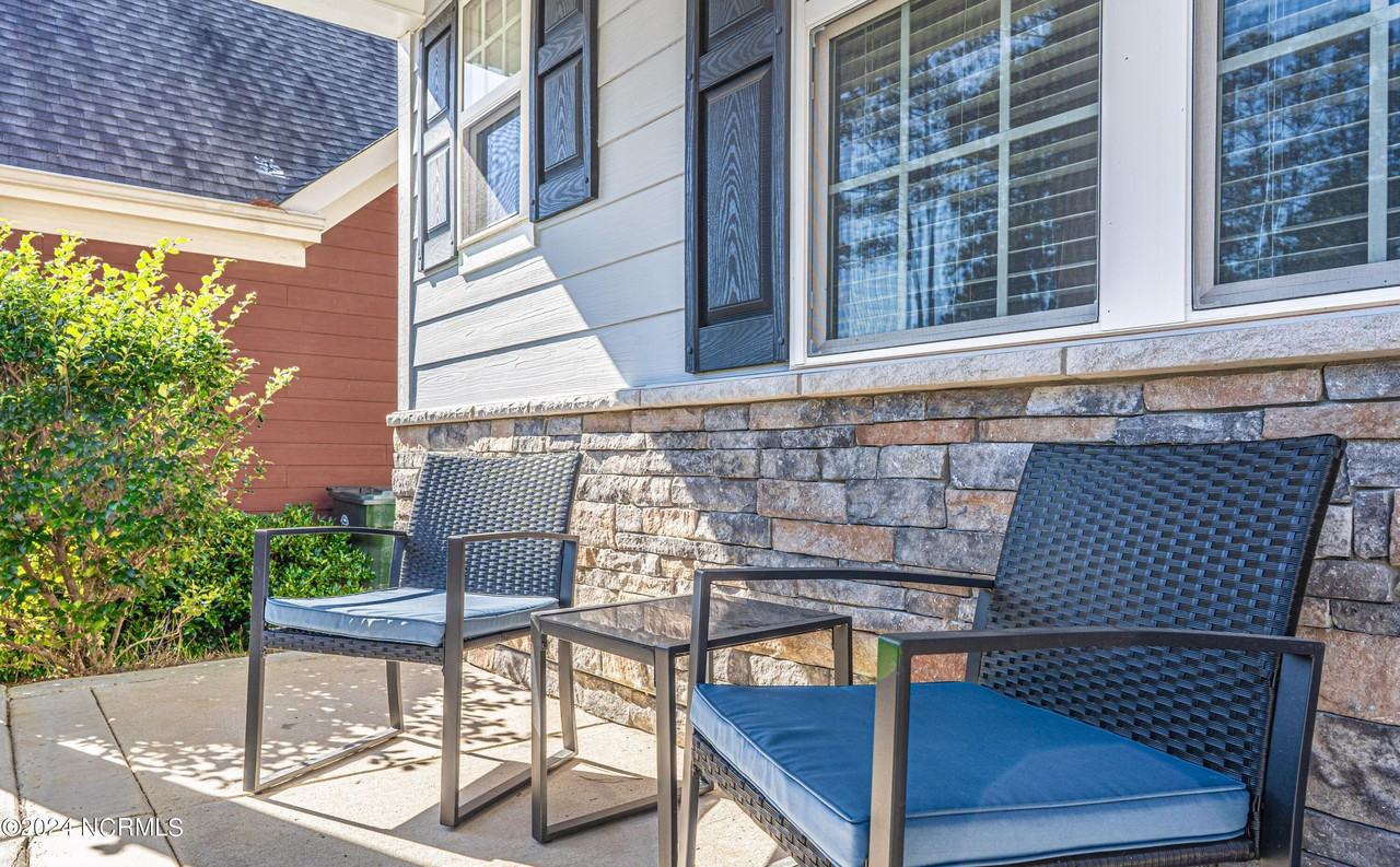 150 Michie Pl - Photo 4 of 33