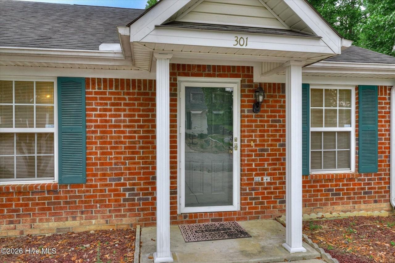 301 Beech Ln - Photo 4 of 41