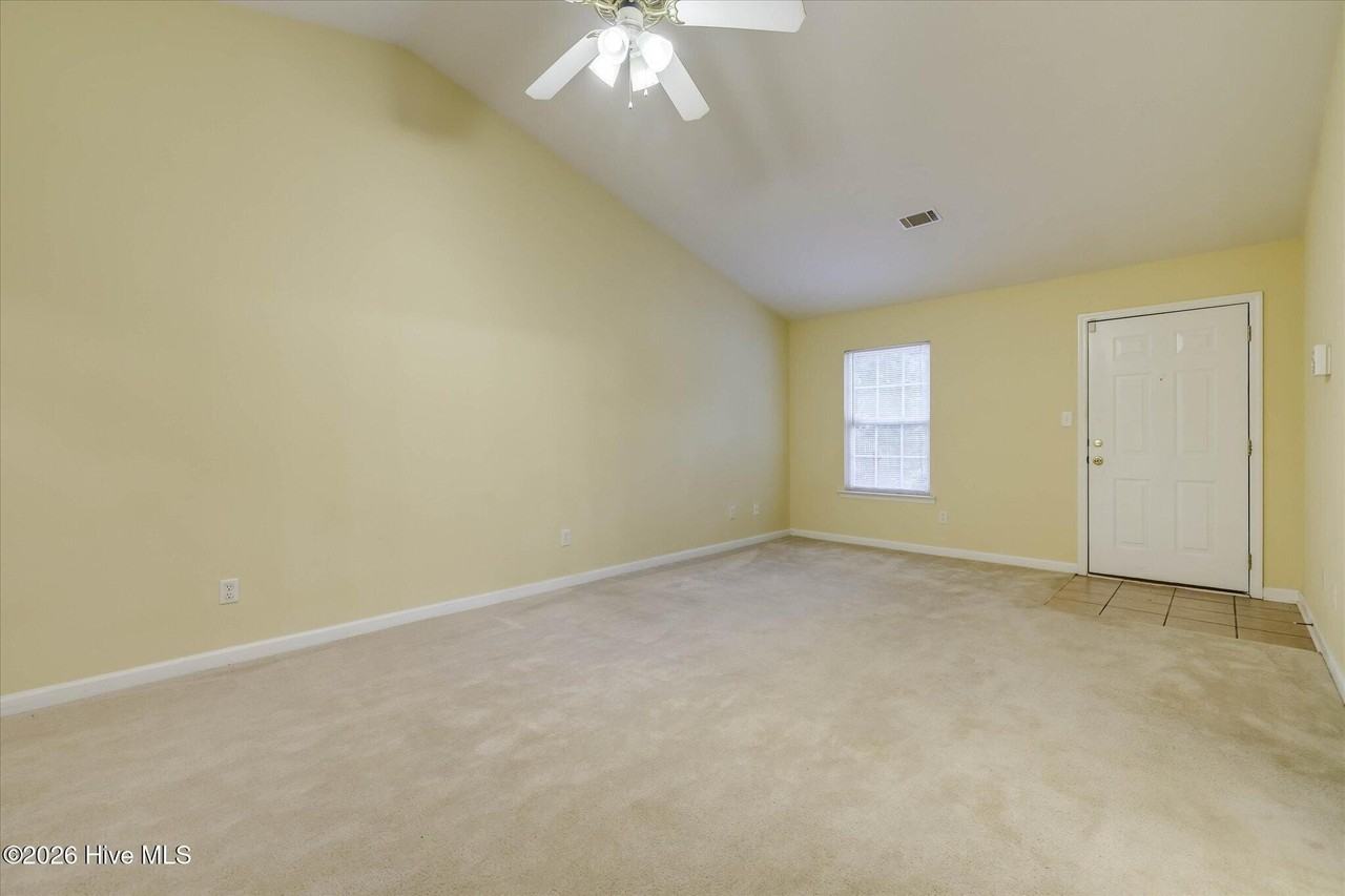 301 Beech Ln - Photo 7 of 41