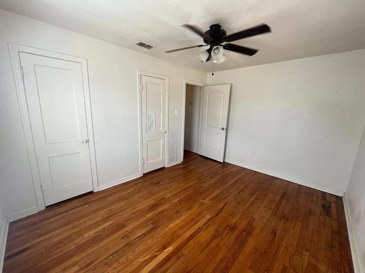 4601 32nd St - Photo 4 of 12
