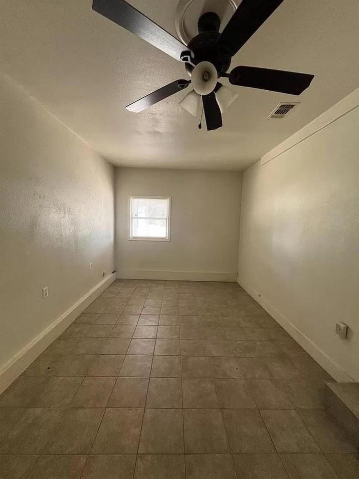4601 32nd St - Photo 5 of 12