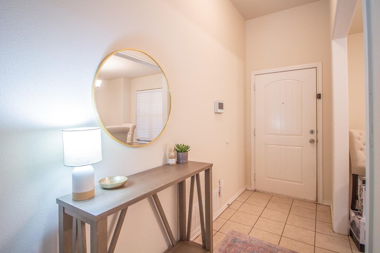 9106 Quincy Ave - Photo 2 of 24