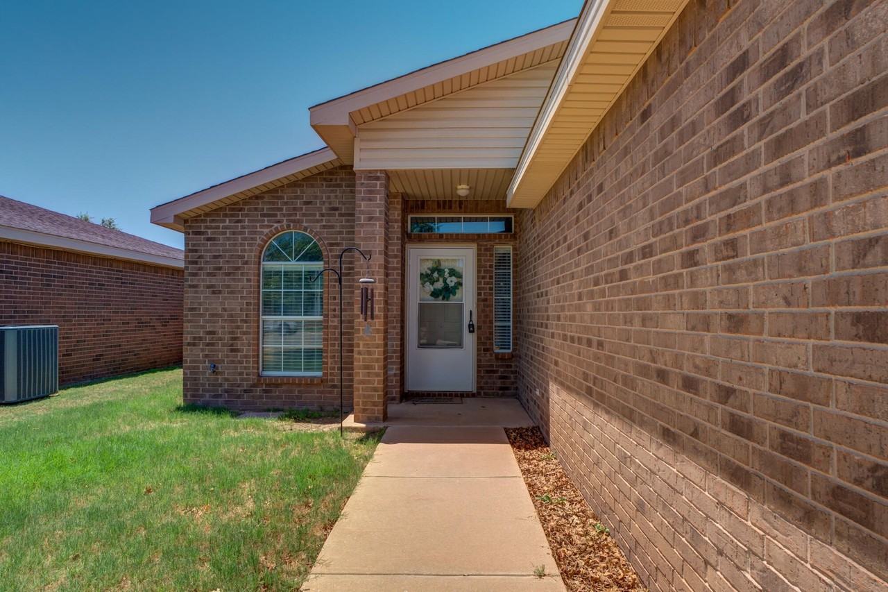505 N Iola Ave - Photo 3 of 30