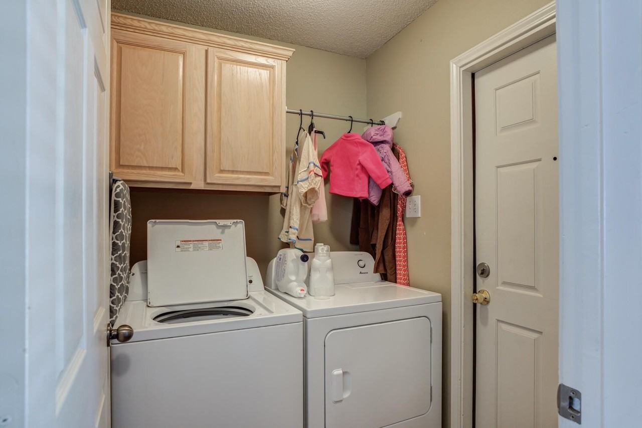 505 N Iola Ave - Photo 5 of 30