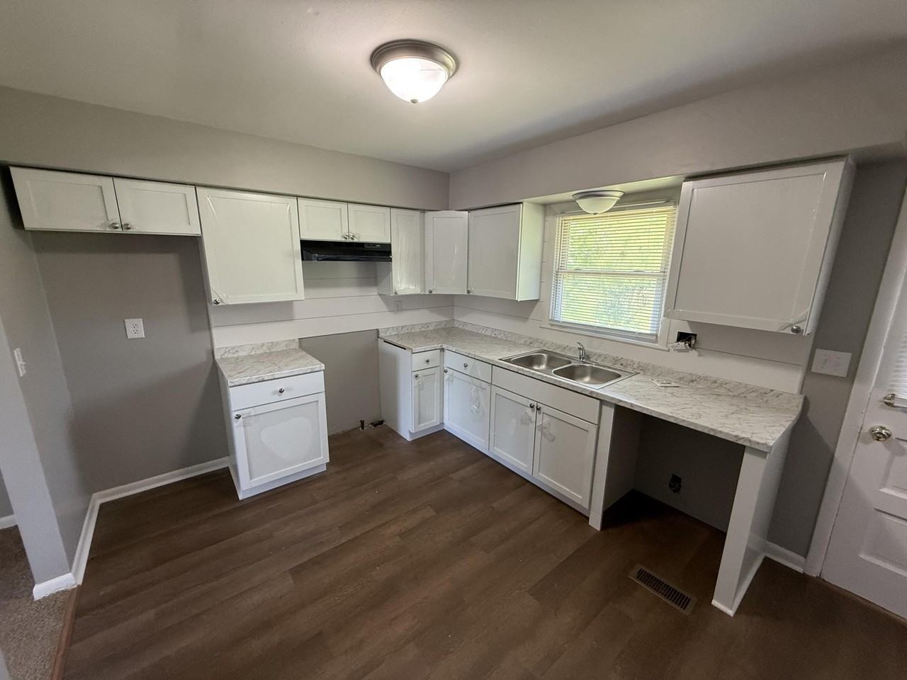 1333 Ox Hill Dr - Photo 4 of 11