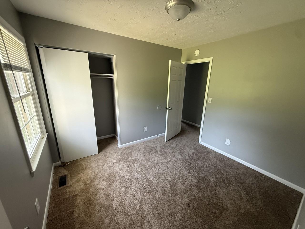 1333 Ox Hill Dr - Photo 6 of 11