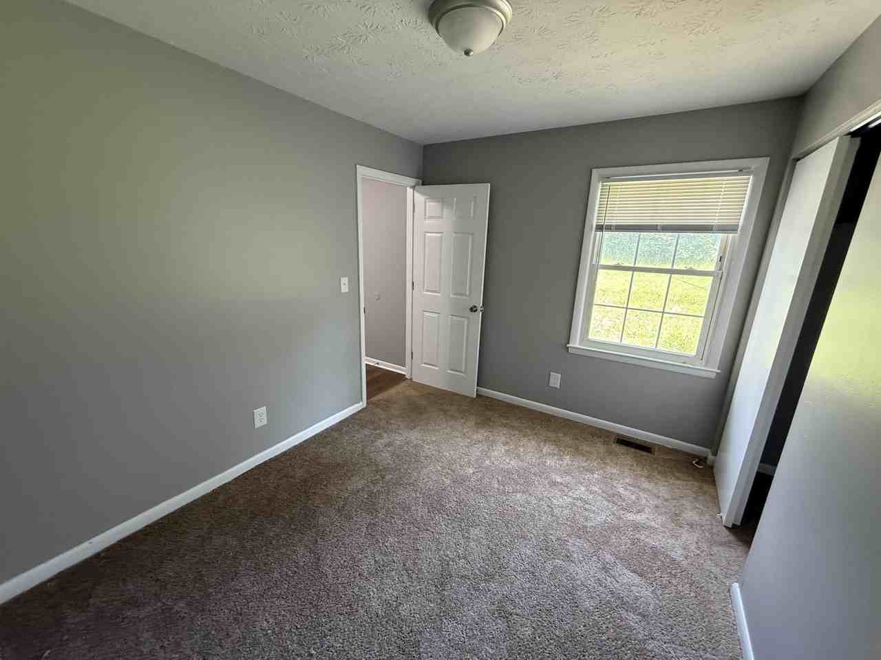 1333 Ox Hill Dr - Photo 7 of 11