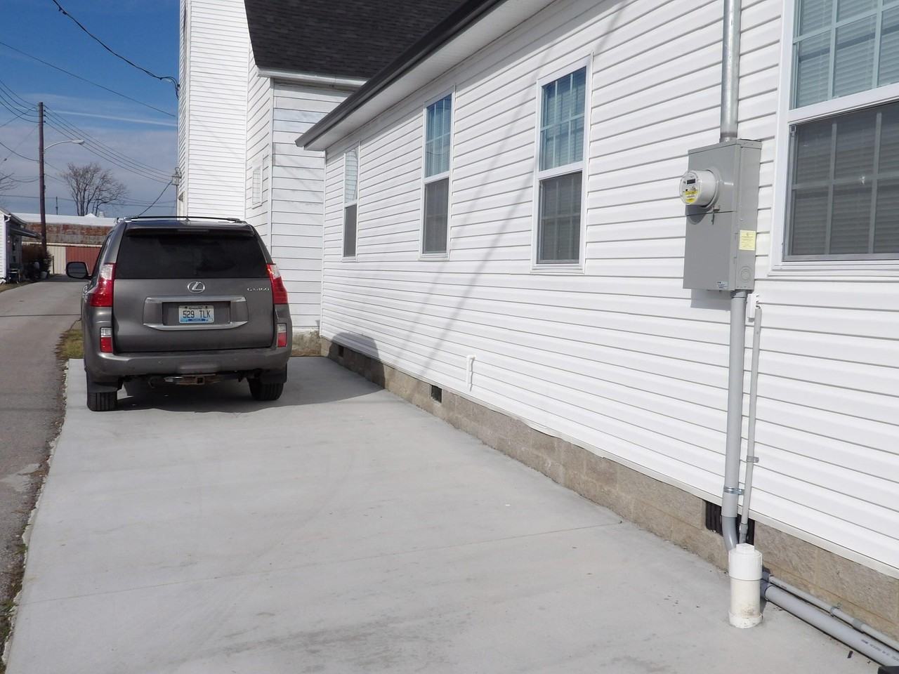 240 E Court St - Photo 2 of 45