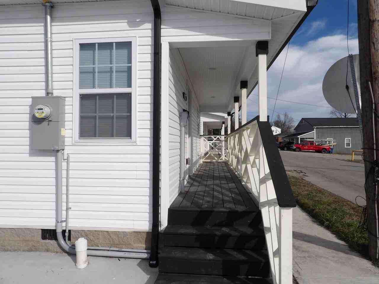 240 E Court St - Photo 3 of 45