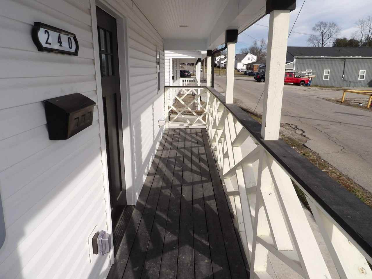 240 E Court St - Photo 4 of 45