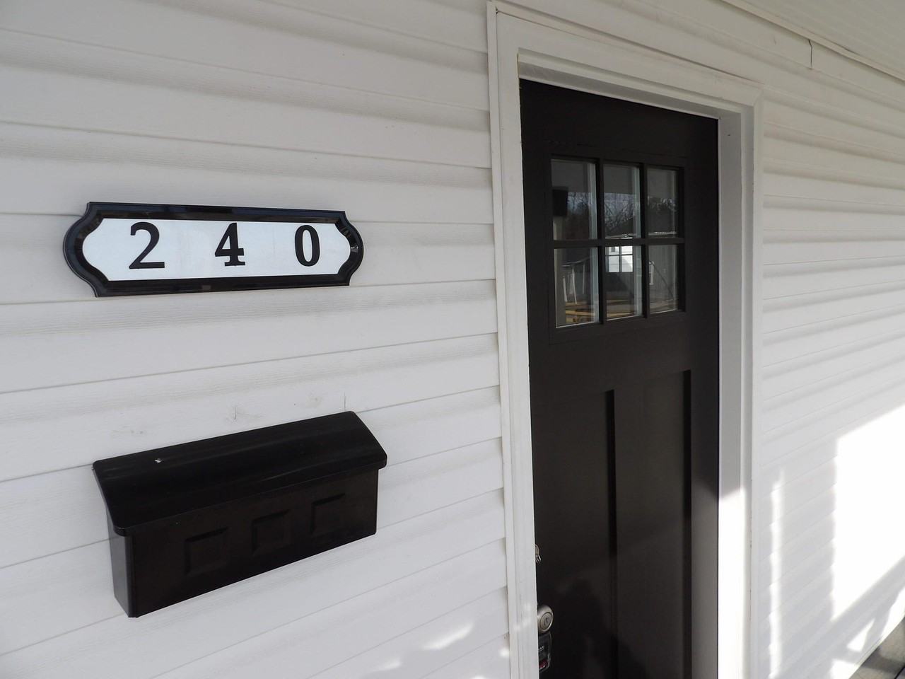 240 E Court St - Photo 5 of 45