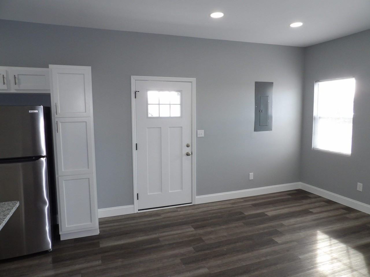 240 E Court St - Photo 6 of 45