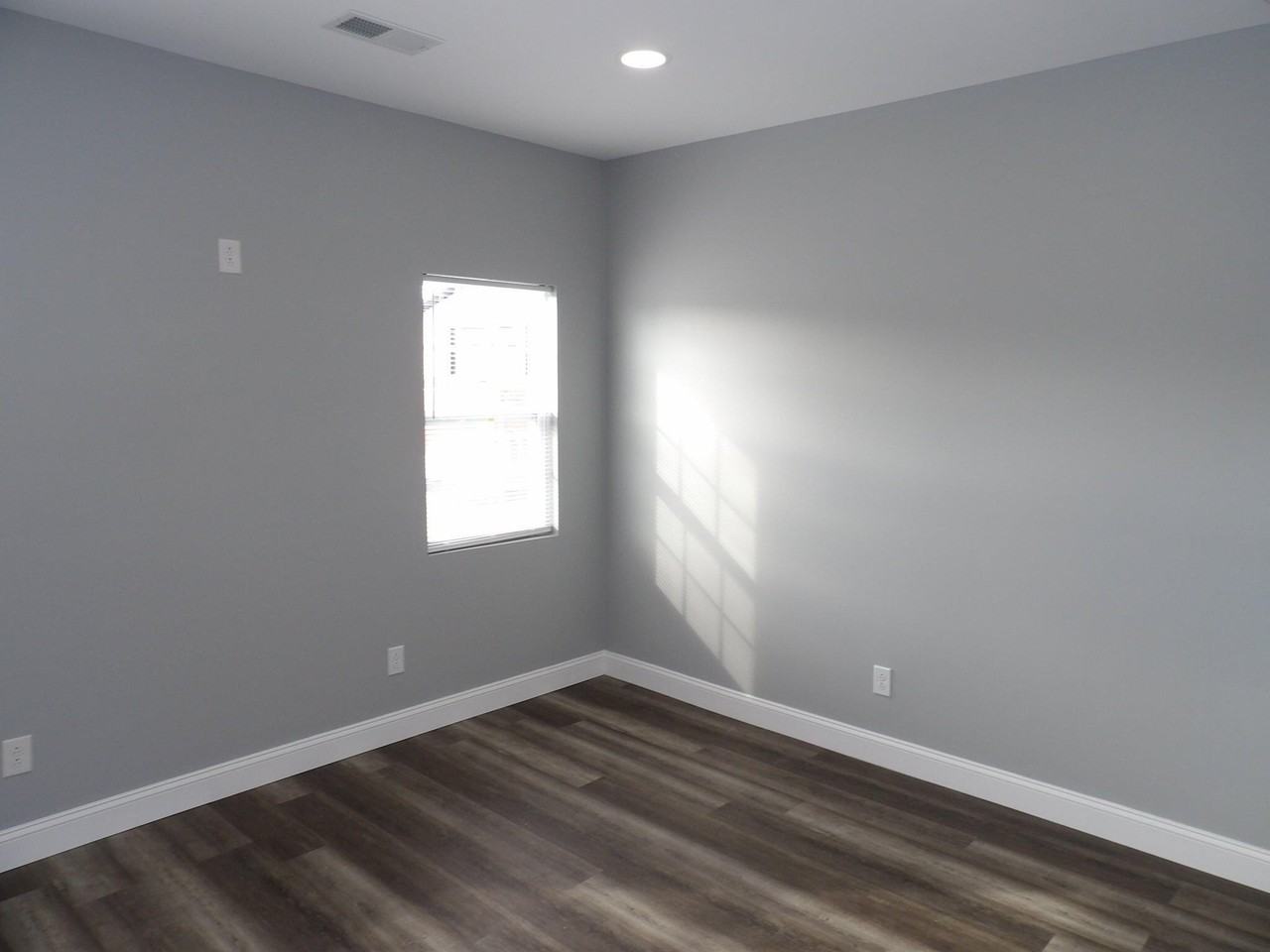 240 E Court St - Photo 7 of 45