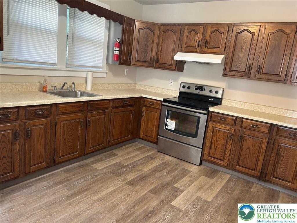 1205 Butler St - Photo 4 of 13