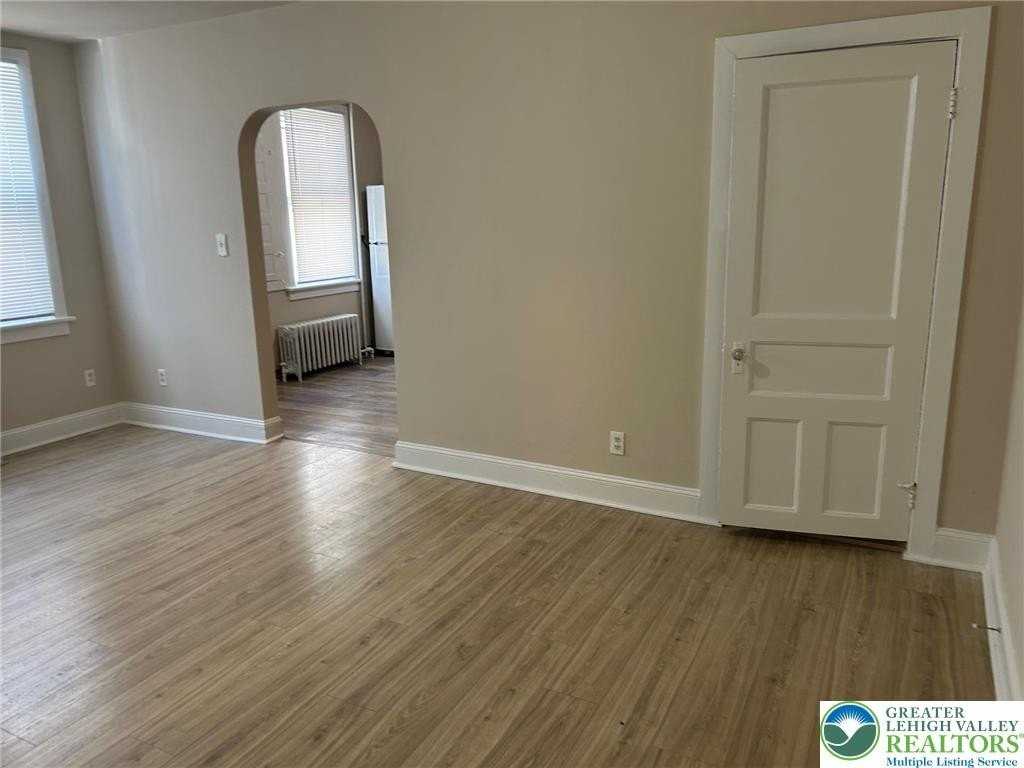 1205 Butler St - Photo 5 of 13