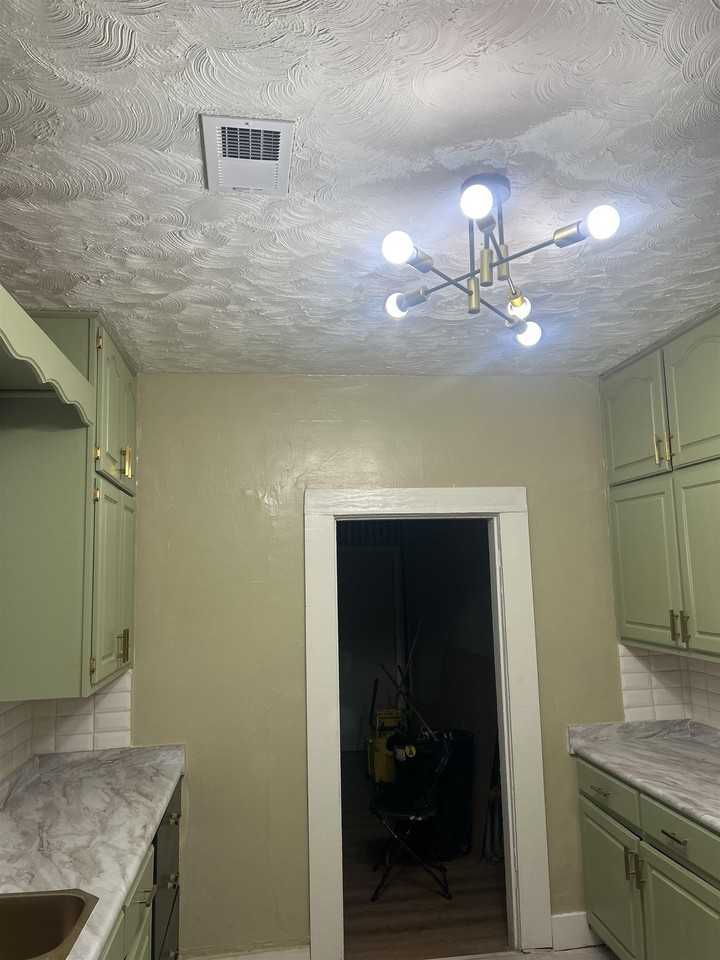 1804 Foster Ave - Photo 6 of 18