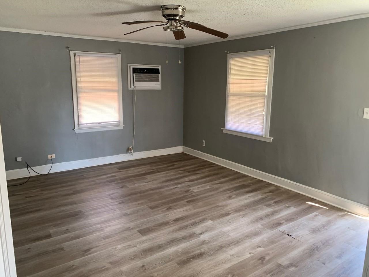 1191 N Graham St - Photo 2 of 7