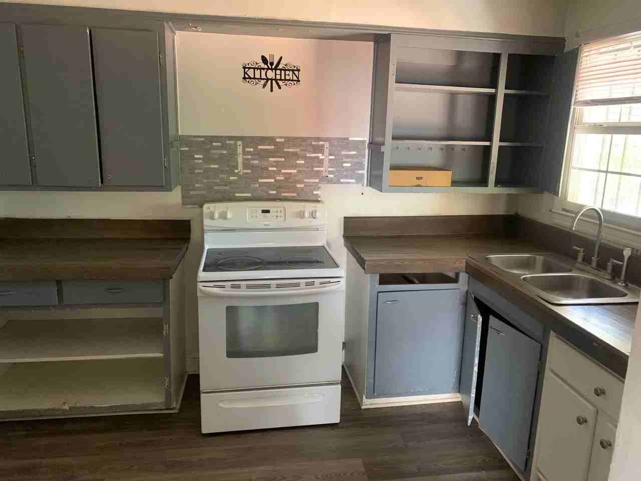 1191 N Graham St - Photo 5 of 7