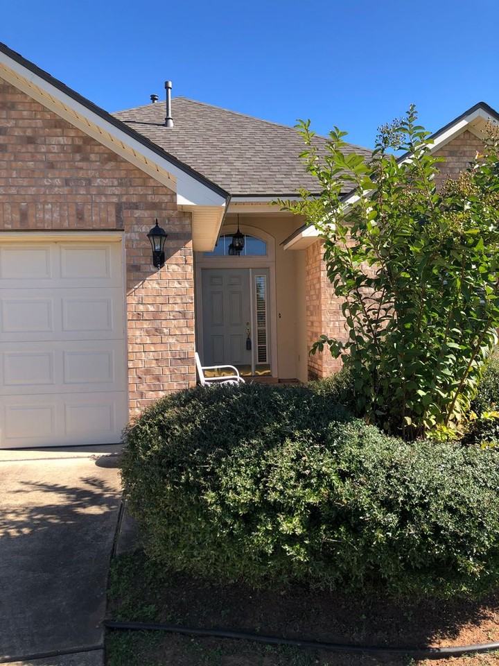 407 Broughton Cir - Photo 2 of 10