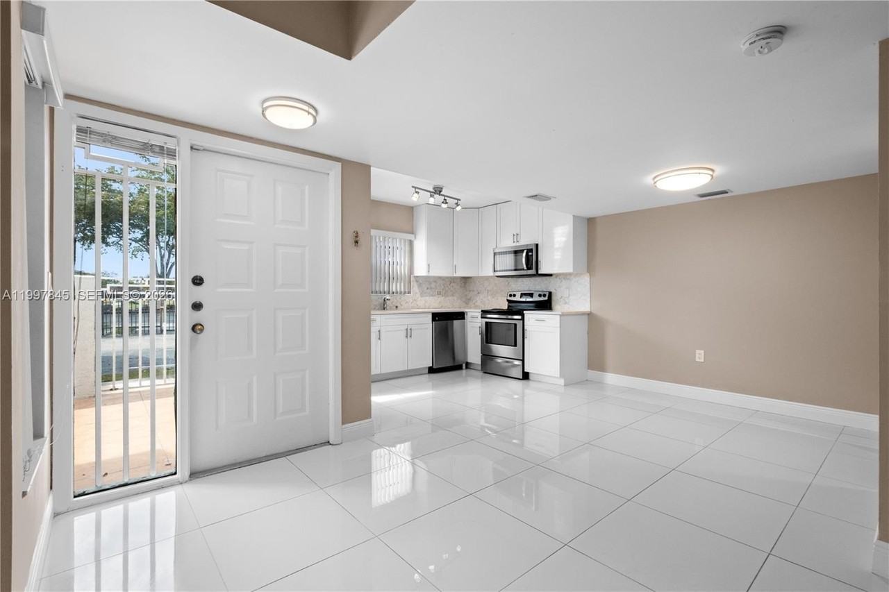 6211 Sw 138th Ct #B - Photo 6 of 27