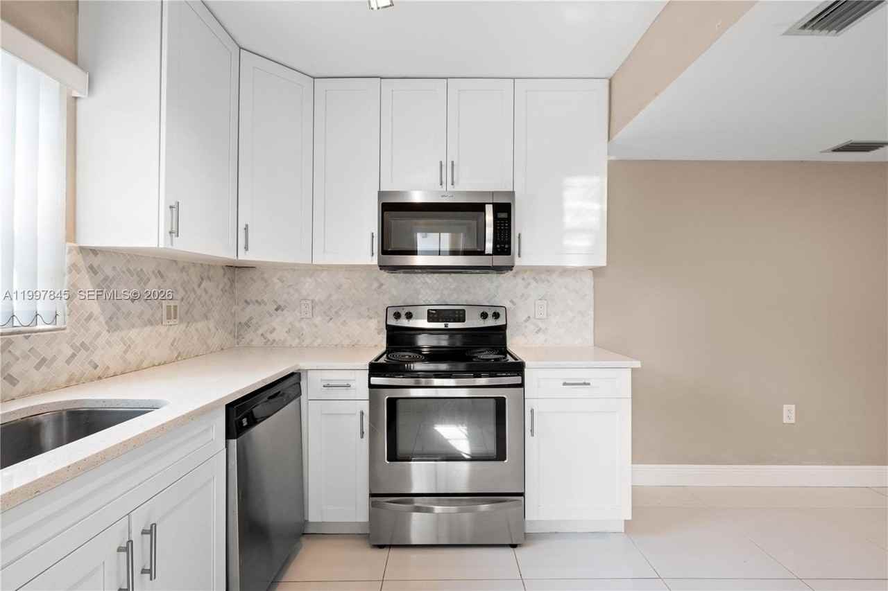 6211 Sw 138th Ct #B - Photo 7 of 27