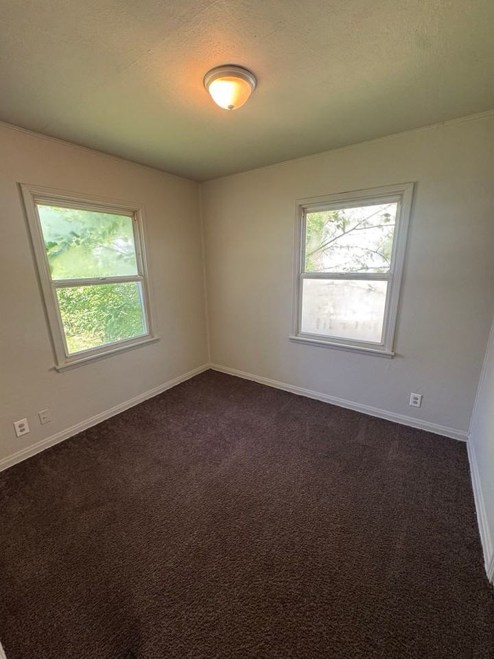 4508 Plaza Dr - Photo 5 of 8