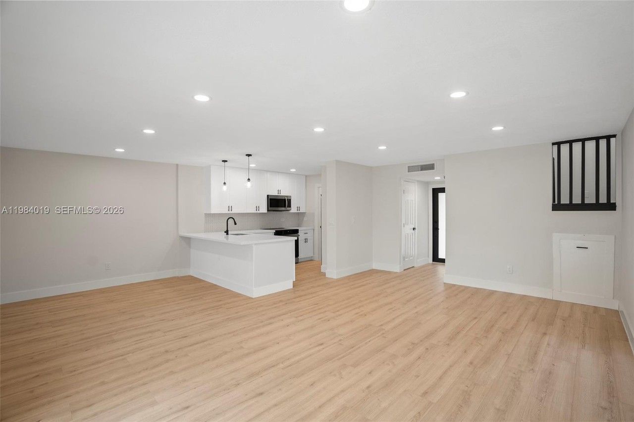 28015 Sw 143rd Ct - Photo 3 of 8