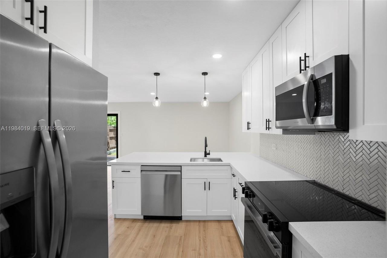 28015 Sw 143rd Ct - Photo 4 of 8