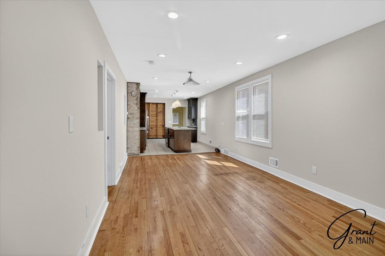 2315 Yemans St - Photo 4 of 26